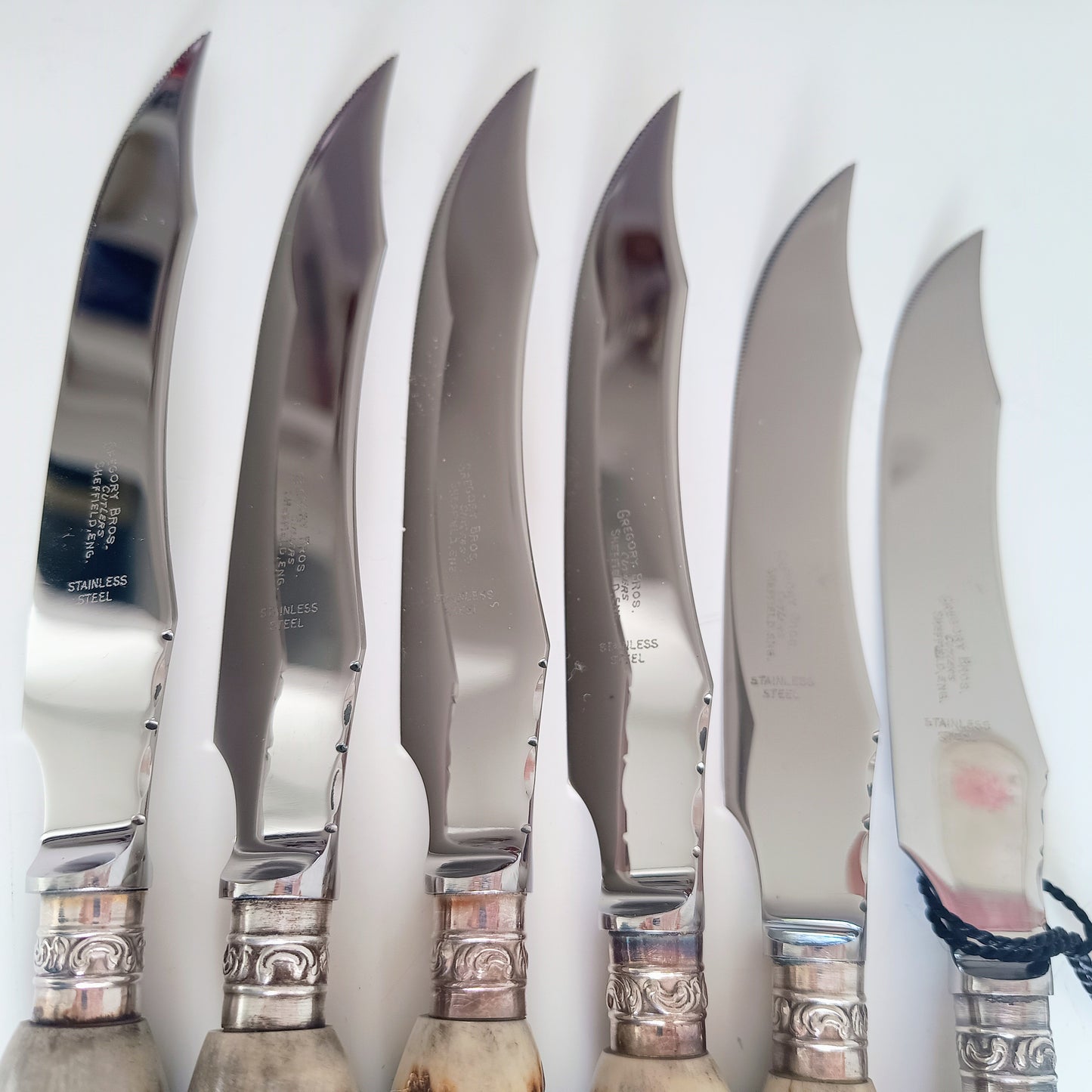 Mint Genuine Stag Handled Cased Steak Knives Set: Scalloped Spine, Back-work Notches, 1950s