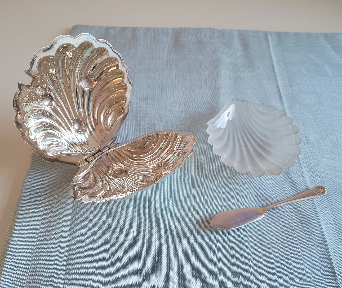 Vintage English Silver Plated Butter Oyster Shell Dish, Art Deco Frosted Glass Condiment Server