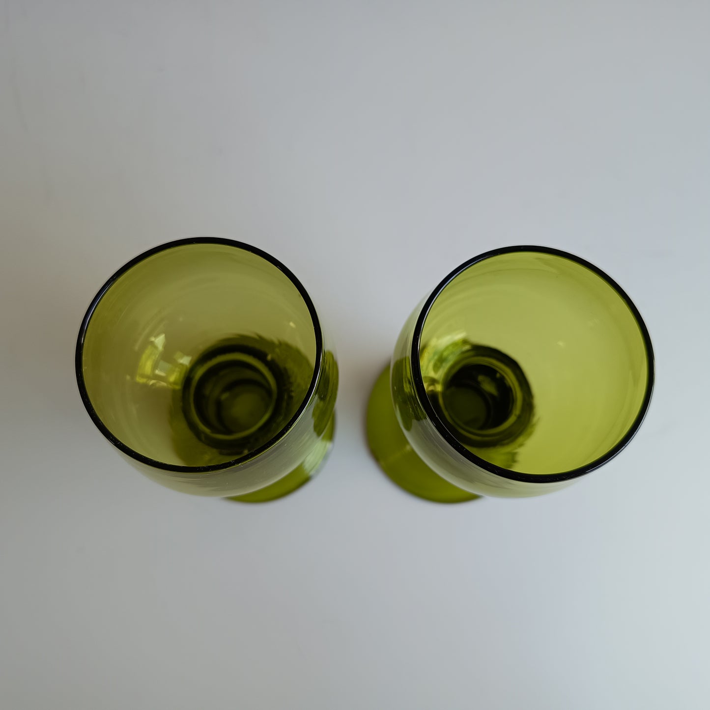 Pair of Hand Blown Olive Green Crystal Rummer or Roemer Glasses for White Wine Glasses – Georgian Style, Raspberry Prunts & Spiral Decor
