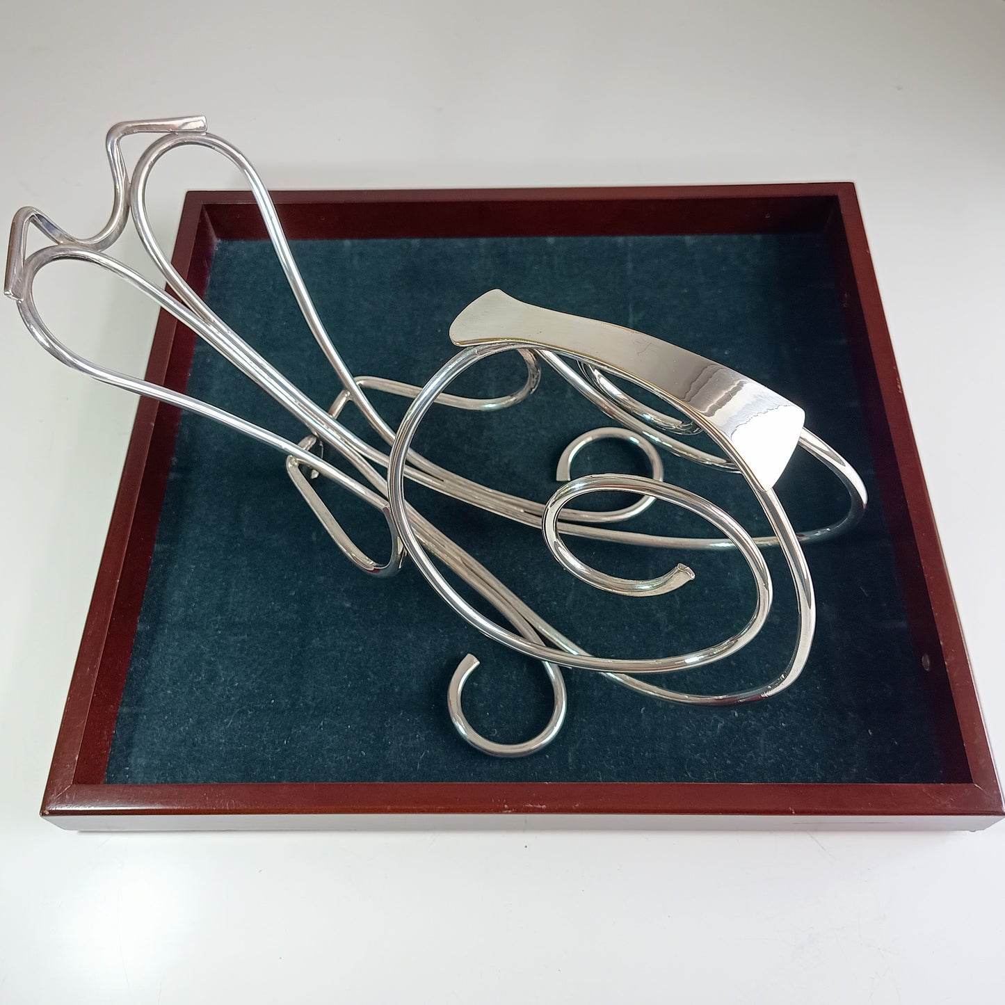 Vintage Silver-Plated Snail-Shaped Wine Cradle – Elegant Brass Display Stand