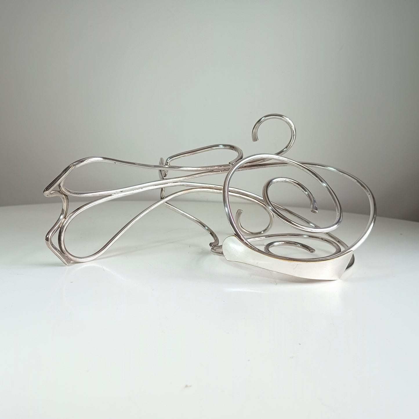 Vintage Silver-Plated Snail-Shaped Wine Cradle – Elegant Brass Display Stand