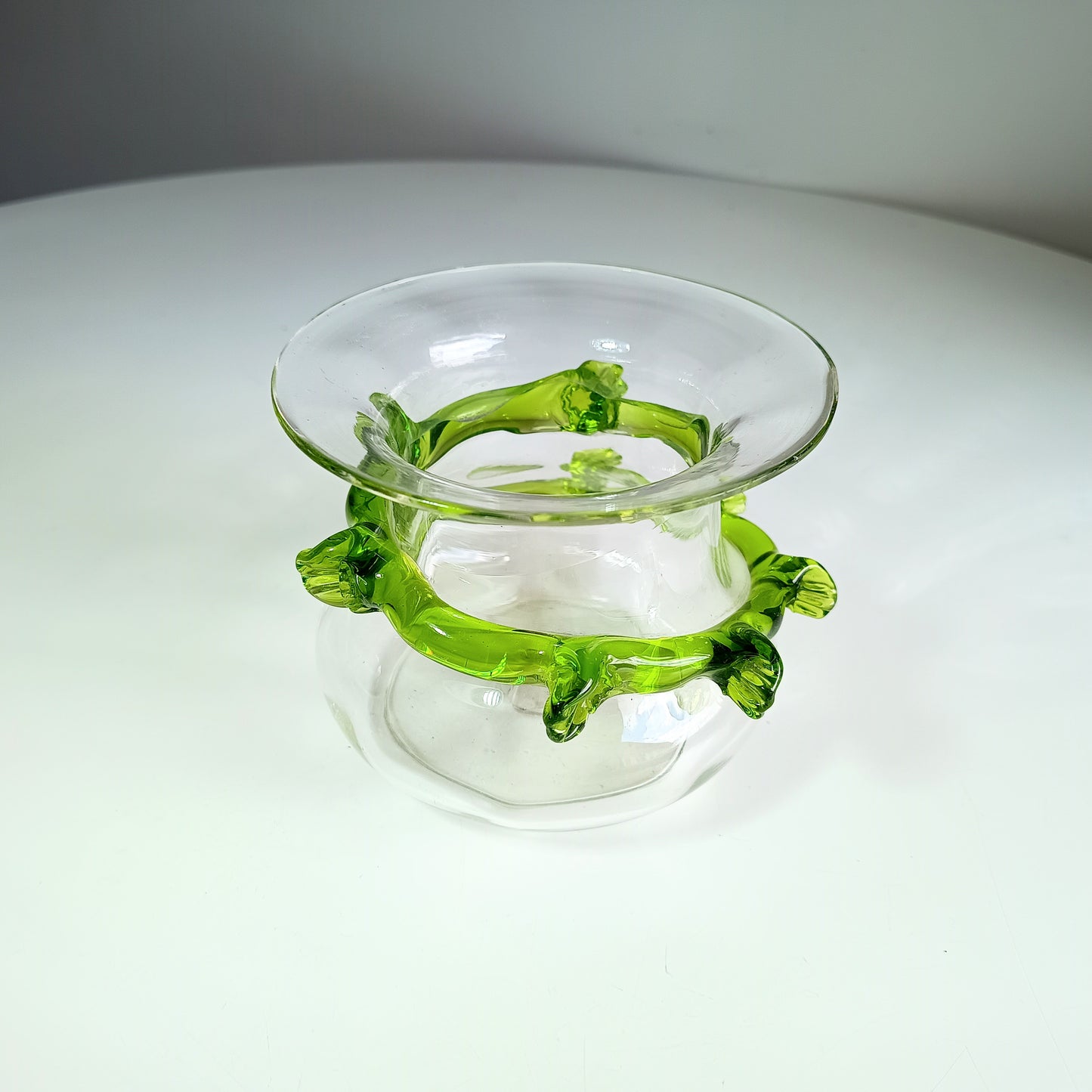 Edwardian or Victorian Art Glass Bowl Vase with Emerald Green Rigaree Trailing Rough Pontil, circa 1900