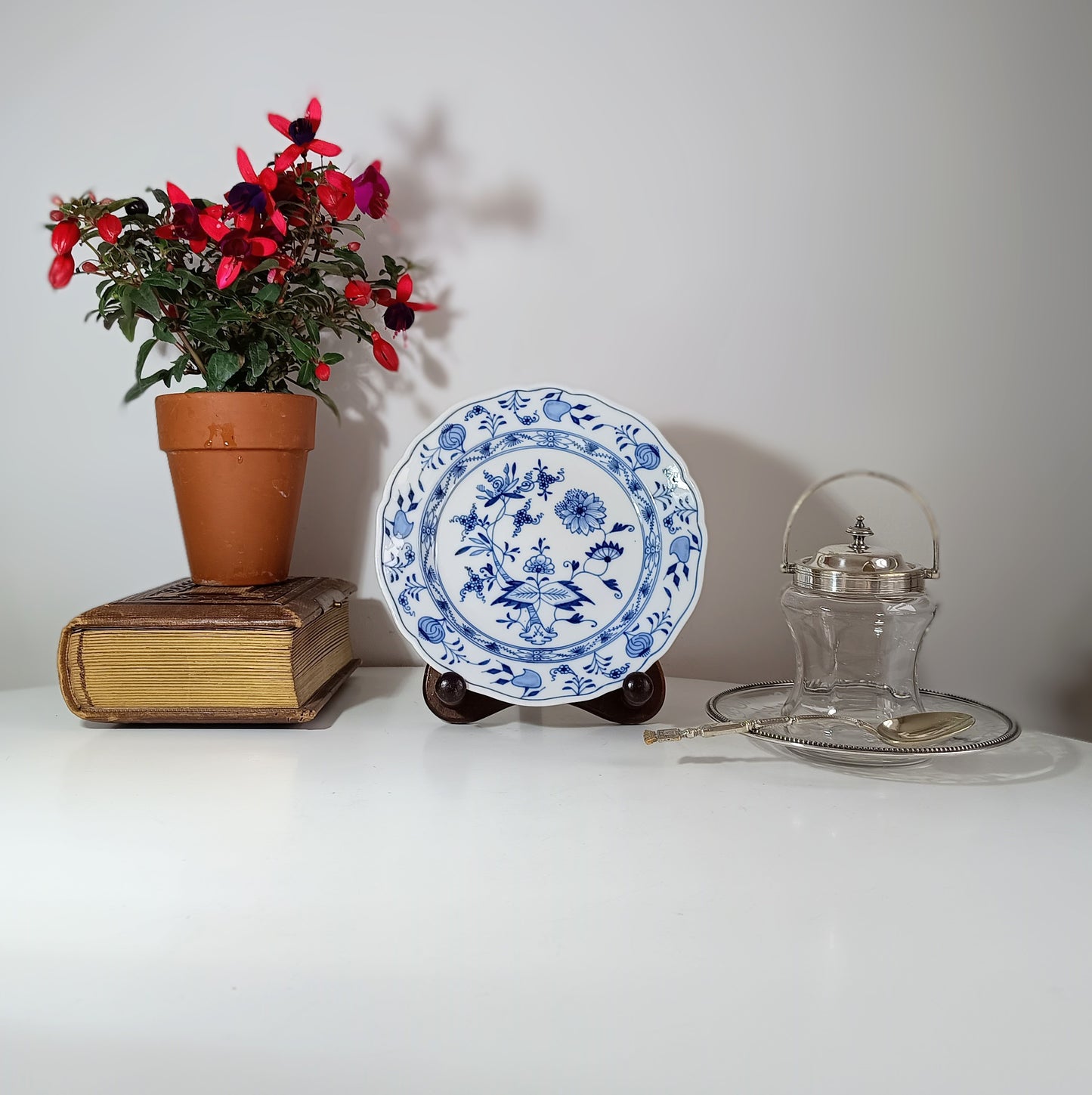 Authentic Vintage Blue on White Meissen Porcelain Cake or Cheese Plate 19 cm Blue Onion Zwiebelmuster Pattern