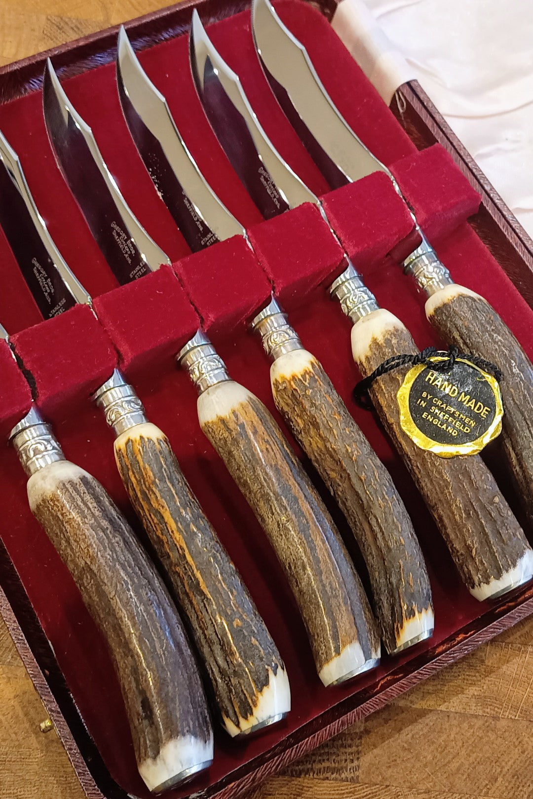 Mint Genuine Stag Handled Cased Steak Knives Set: Scalloped Spine, Back-work Notches, 1950s