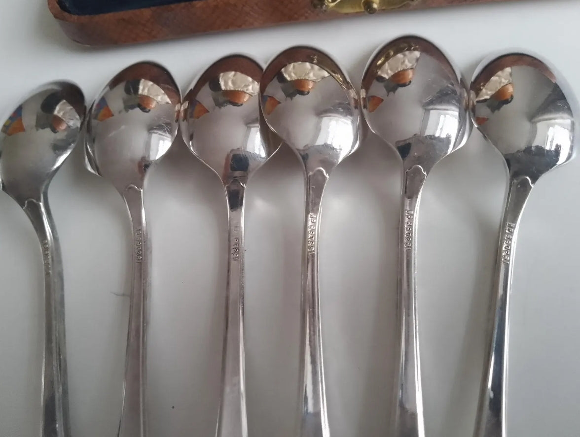 Antique or Vintage English Quality Silver Plate Coffee Spoons in Late Art Nouveau Pattern Cased and Signed with Registered Design 68238
