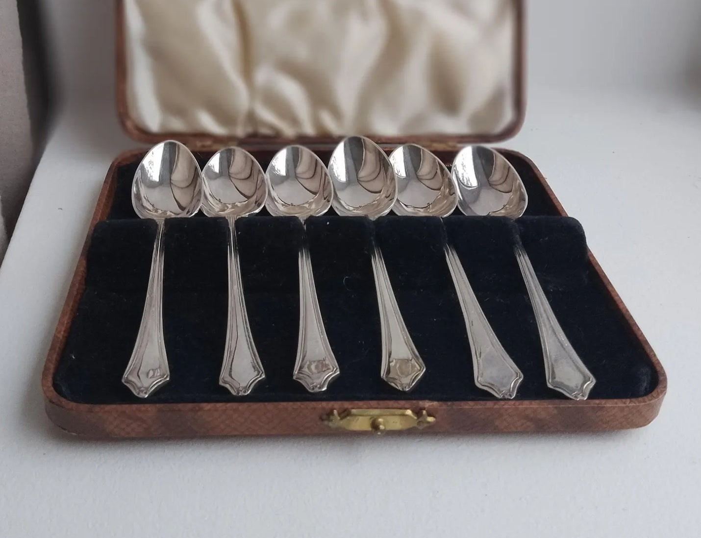 Antique or Vintage English Quality Silver Plate Coffee Spoons in Late Art Nouveau Pattern Cased and Signed with Registered Design 68238