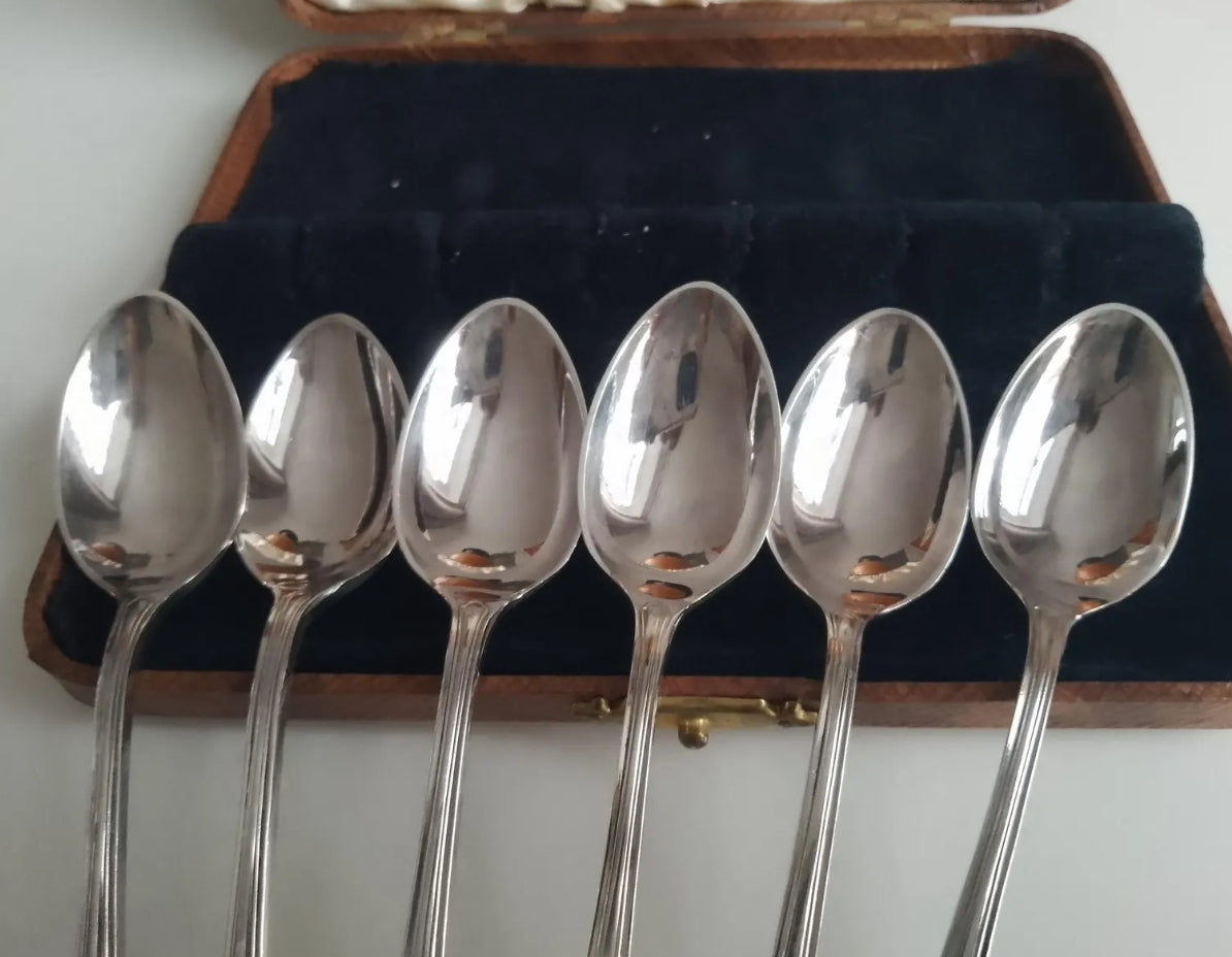 Antique or Vintage English Quality Silver Plate Coffee Spoons in Late Art Nouveau Pattern Cased and Signed with Registered Design 68238