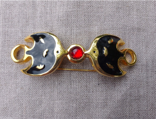 Ted Lapidus Paris - Authentic Vintage Gold plated Signed Brooch with round cabochon in Black Enamel 