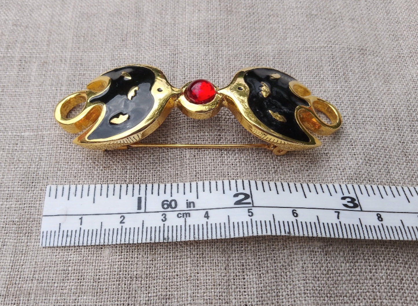 Ted Lapidus Paris - Authentic Vintage Gold plated Signed Brooch with round cabochon in Black Enamel 